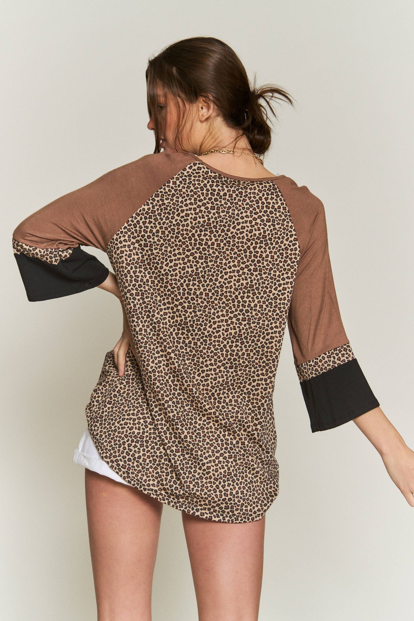 LEOPARD PRINT BASEBALL TOP