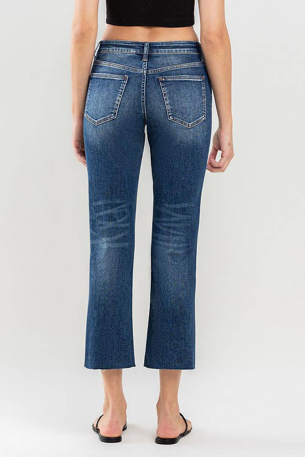 MID RISE CLEAN CUT RAW HEM CROP STRAIGHT JEANS LV1194