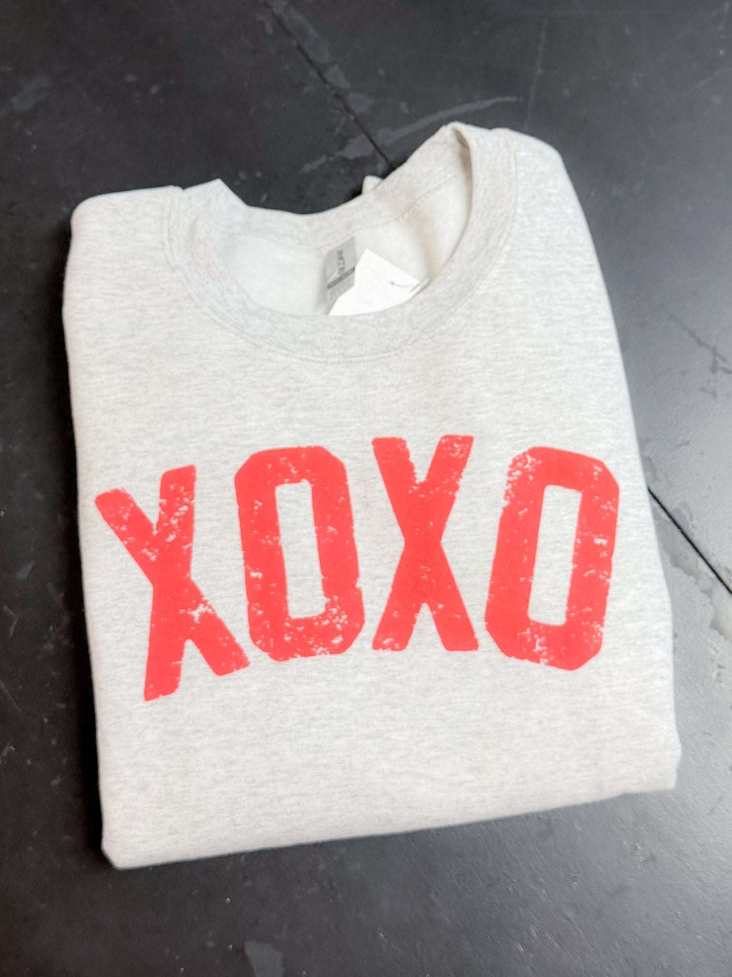 XO VALENTINE GRAPHIC CREWNECK