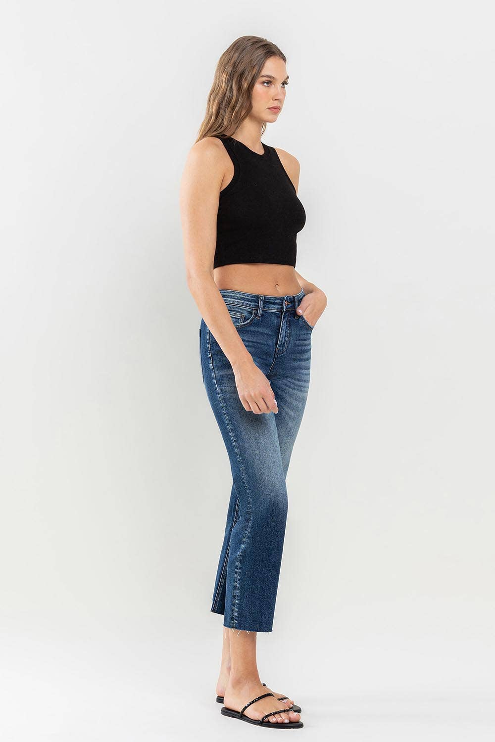 MID RISE CLEAN CUT RAW HEM CROP STRAIGHT JEANS LV1194